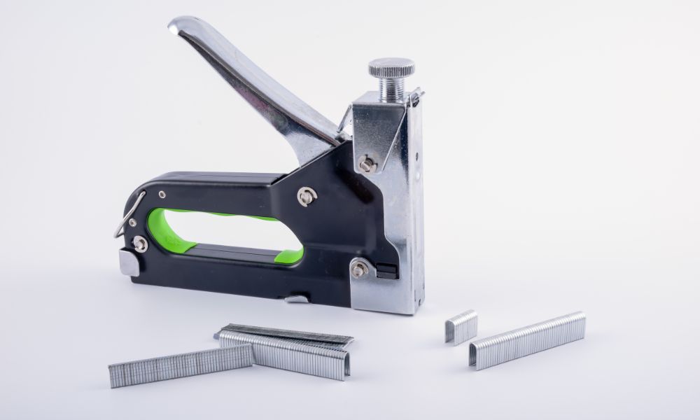 Heavy-Duty vs. Regular Staplers: What’s the Difference?