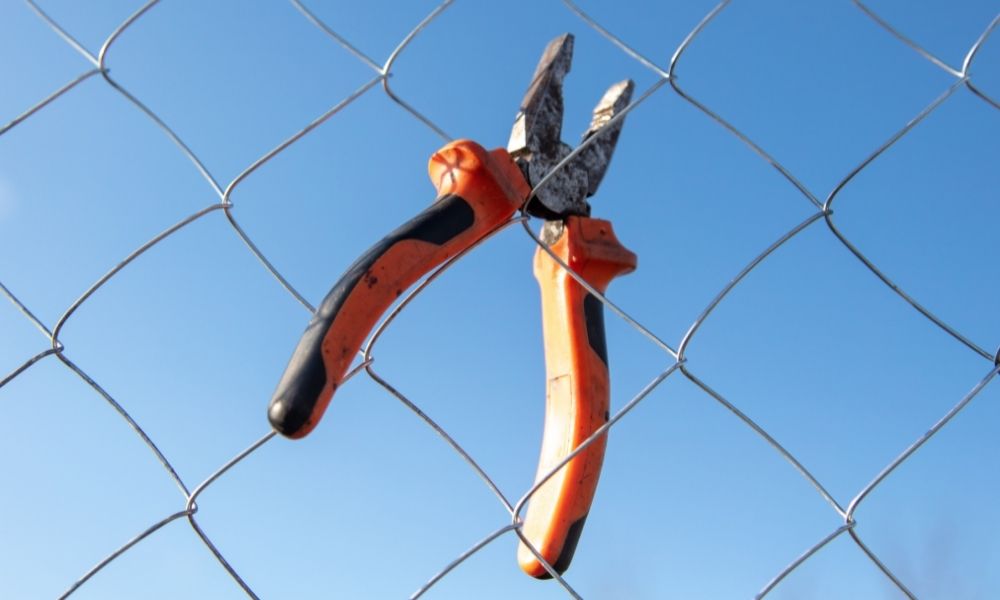 DIY Project: Replacing a Link on a Chain-Link Fence